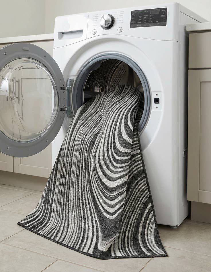 Detail image of 4' x 6'  Washable Modern Indoor / Outdoor Rug