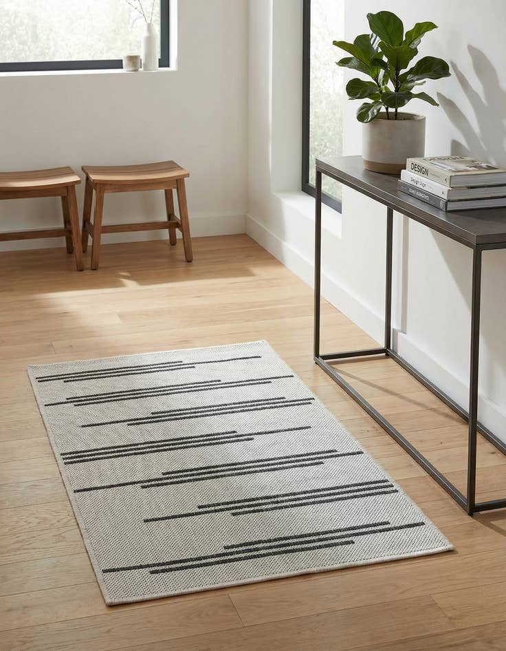 Detail image of  2' x 3'  Washable Modern Indoor / Outdoor Rug