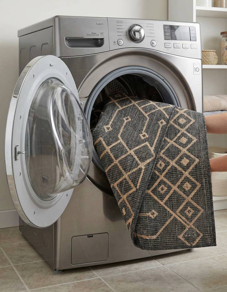 Detail image of 6' x 9'  Washable Trellis Indoor / Outdoor Rug