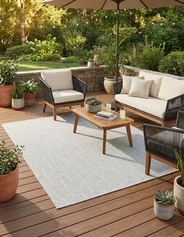 7' 10 x 10' Easy-Clean Lattice Indoor / Outdoor Rug