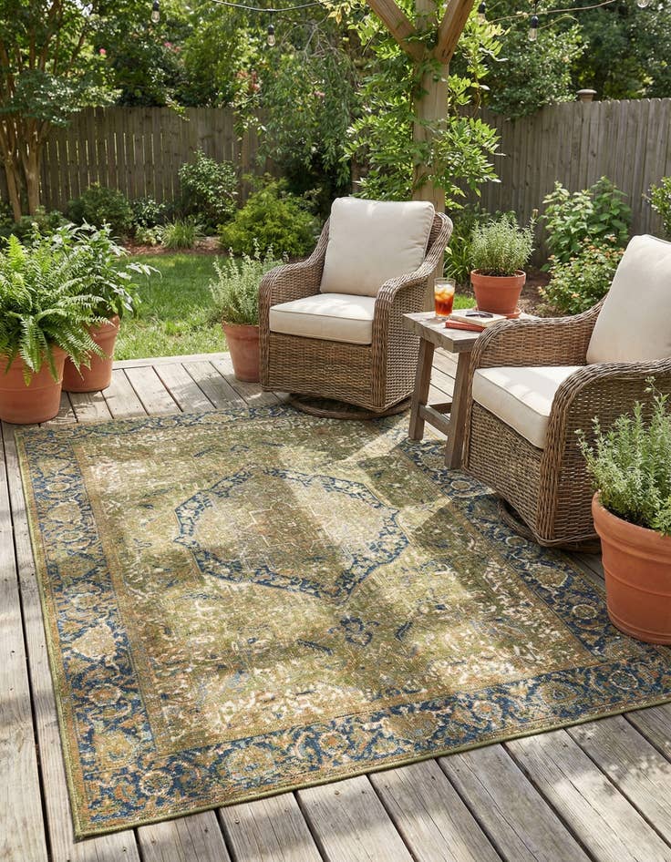 Detail image of 4' x 6'  Washable Traditional Indoor / Outdoor Rug