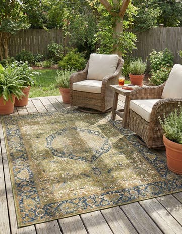 4' x 6' Easy-Clean Traditional Indoor / Outdoor Rug