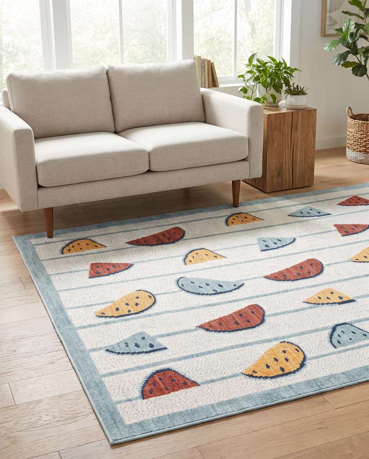 5' x 7' 7 Easy-Clean Indoor / Outdoor Rug