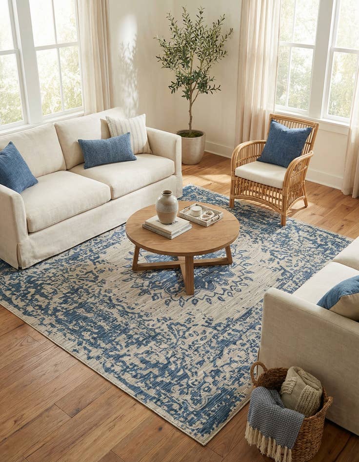 Detail image of 7' 10 x 7' 10  Washable Traditional Indoor / Outdoor Square Rug