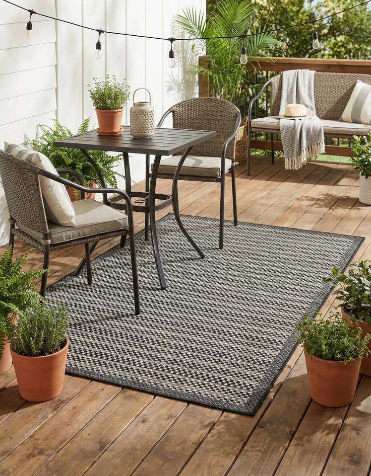 Detail image of 4' x 6'  Washable Border Indoor / Outdoor Rug