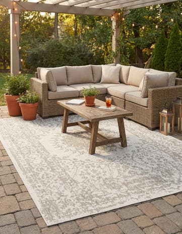 10' x 14' Easy-Clean Traditional Indoor / Outdoor Rug