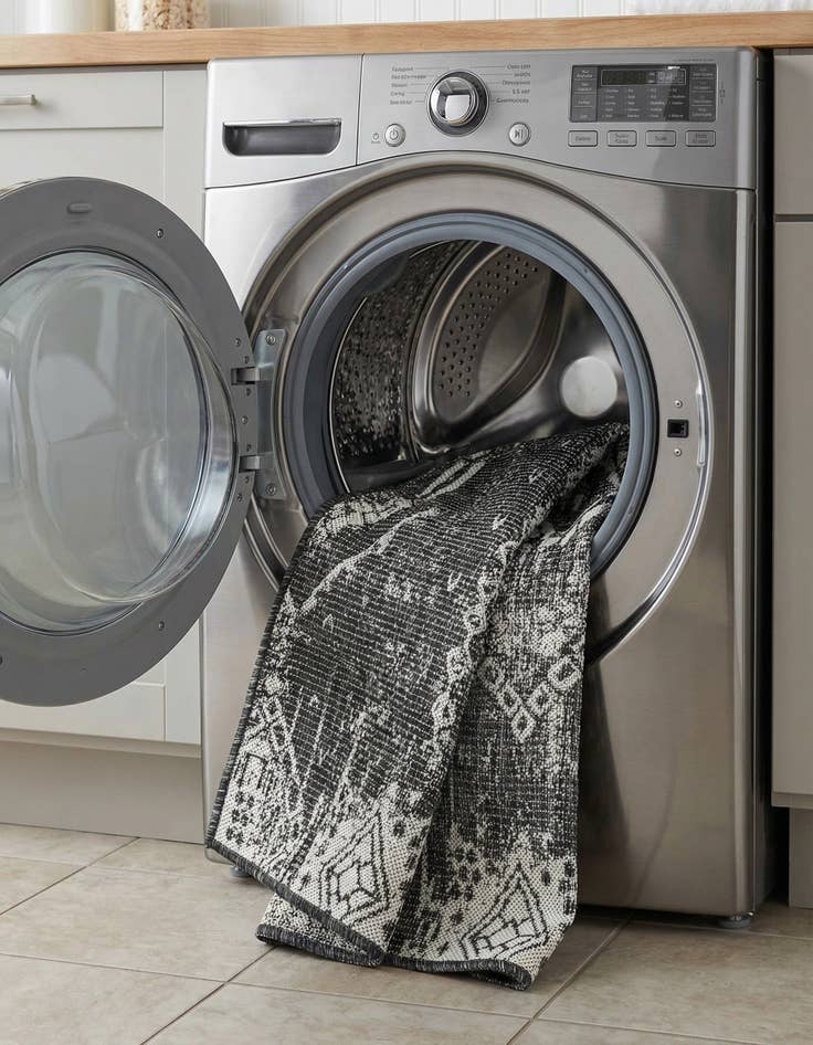 Detail image of 2' x 4'  Washable Bohemian Indoor / Outdoor Runner Rug