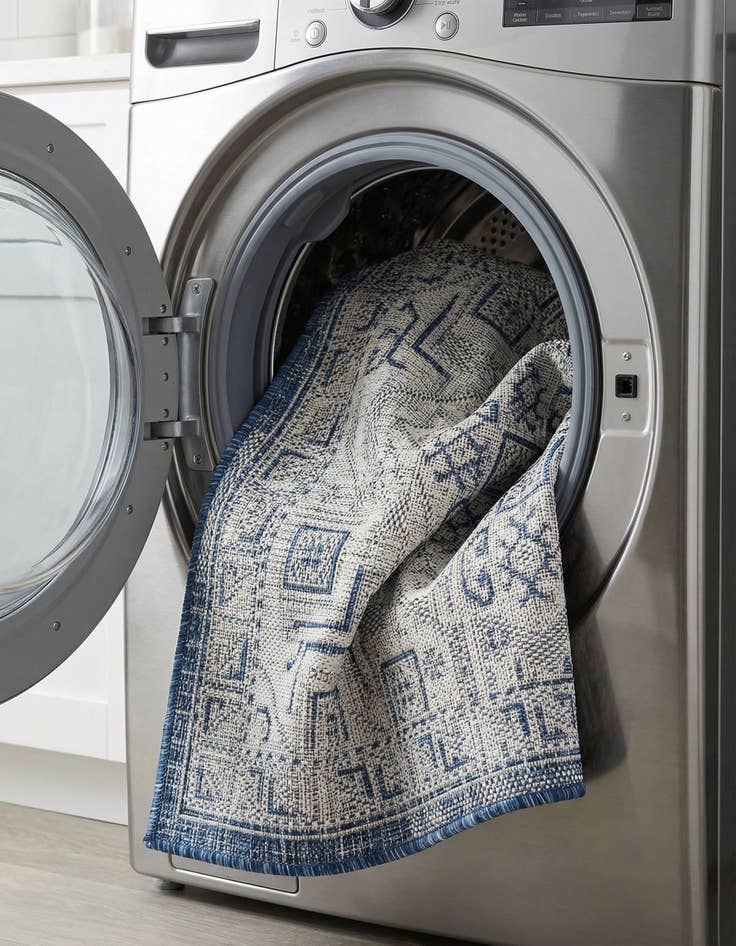 Detail image of 2' x 3'  Washable Aztec Indoor / Outdoor Rug