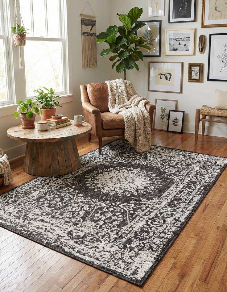 Detail image of  4' x 6'  Washable Traditional Indoor / Outdoor Rug