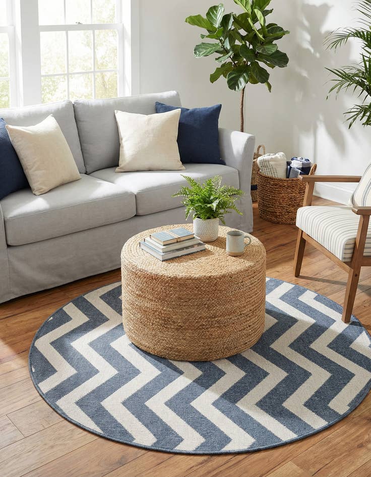 Detail image of 4' x 4'  Washable Coastal Indoor / Outdoor Round Rug