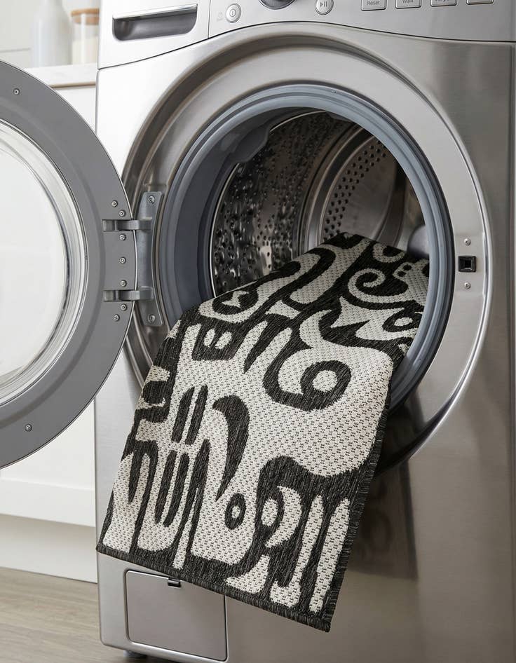 Detail image of 2' x 3'  Washable Modern Indoor / Outdoor Rug