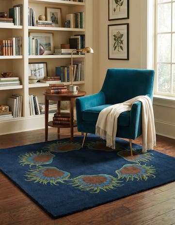 7' 6 x 7' 7 Agra Square Rug