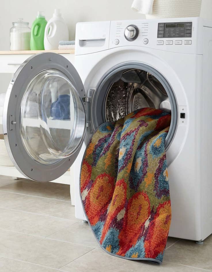 Detail image of 4' x 4'  Washable Modern Indoor / Outdoor Round Rug