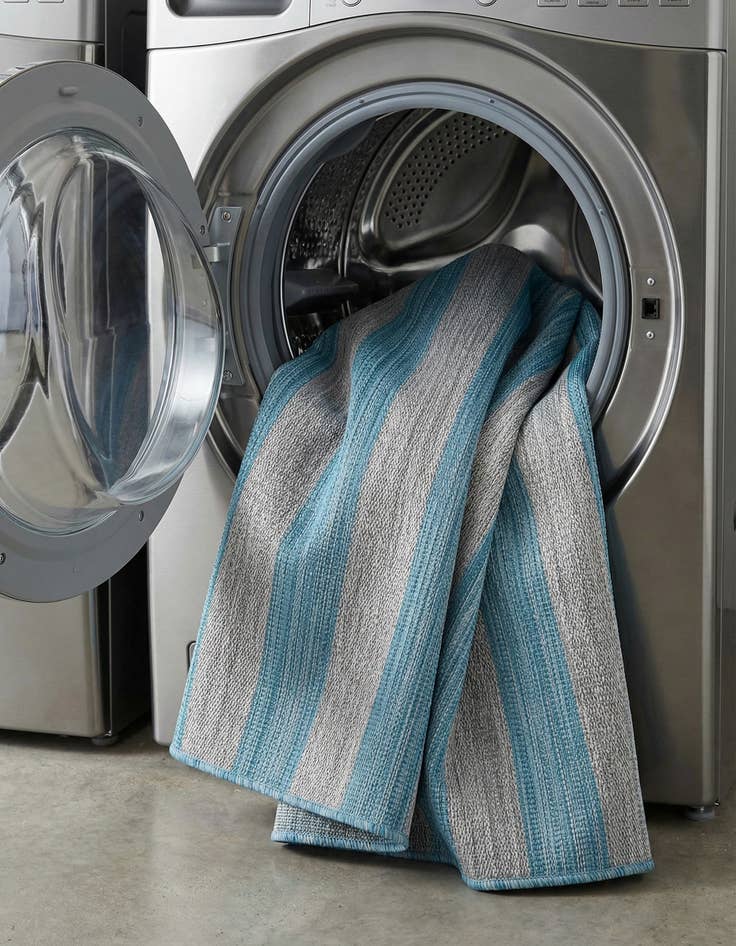 Detail image of 7' x 10'  Washable Striped Indoor / Outdoor Rug