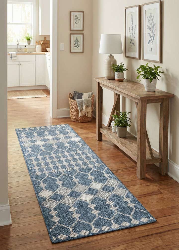 2' x 6' Easy-Clean Trellis Indoor / Outdoor Runner Rug