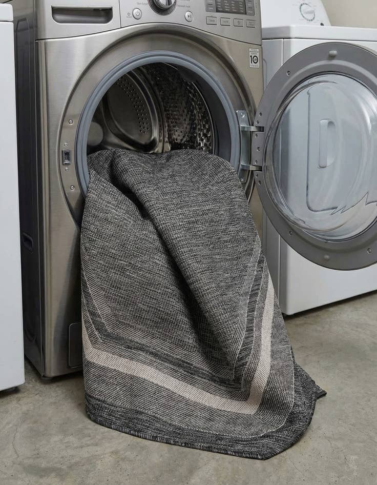 Detail image of 7' 10 x 7' 10  Washable Border Indoor / Outdoor Octagon Rug