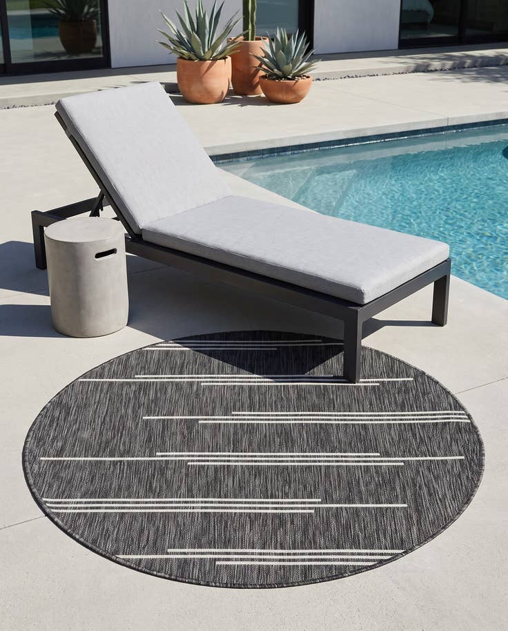Detail image of 4' x 4' Easy-Clean Modern Indoor / Outdoor Round Rug
