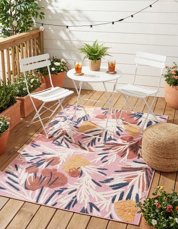 5' x 7' 7 Easy-Clean Indoor / Outdoor Rug