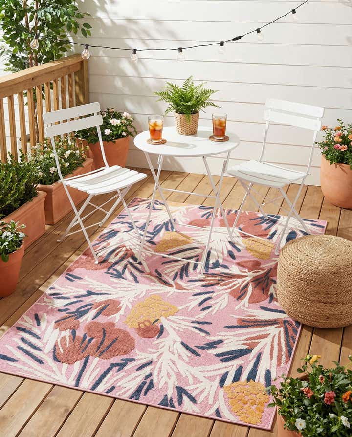 5' x 7' 7 Easy-Clean Indoor / Outdoor Rug