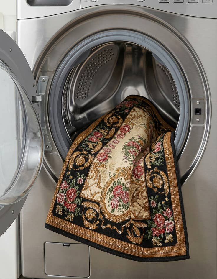 Detail image of 2' x 3'  Washable Traditional Indoor / Outdoor Rug