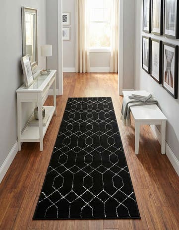 2' x 6' Marilyn Monroe™ Glam Trellis Runner Rug