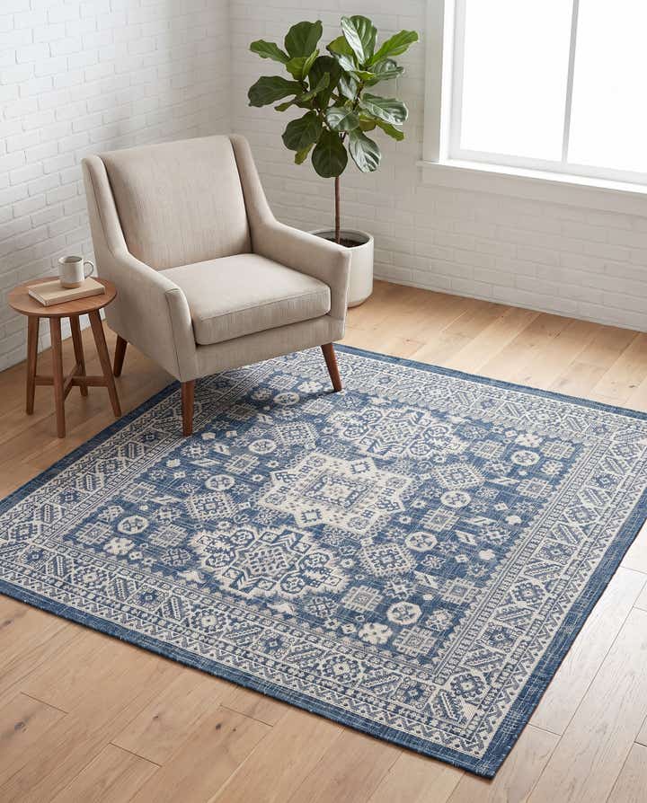 5' 3 x 5' 3 Easy-Clean Aztec Indoor / Outdoor Square Rug