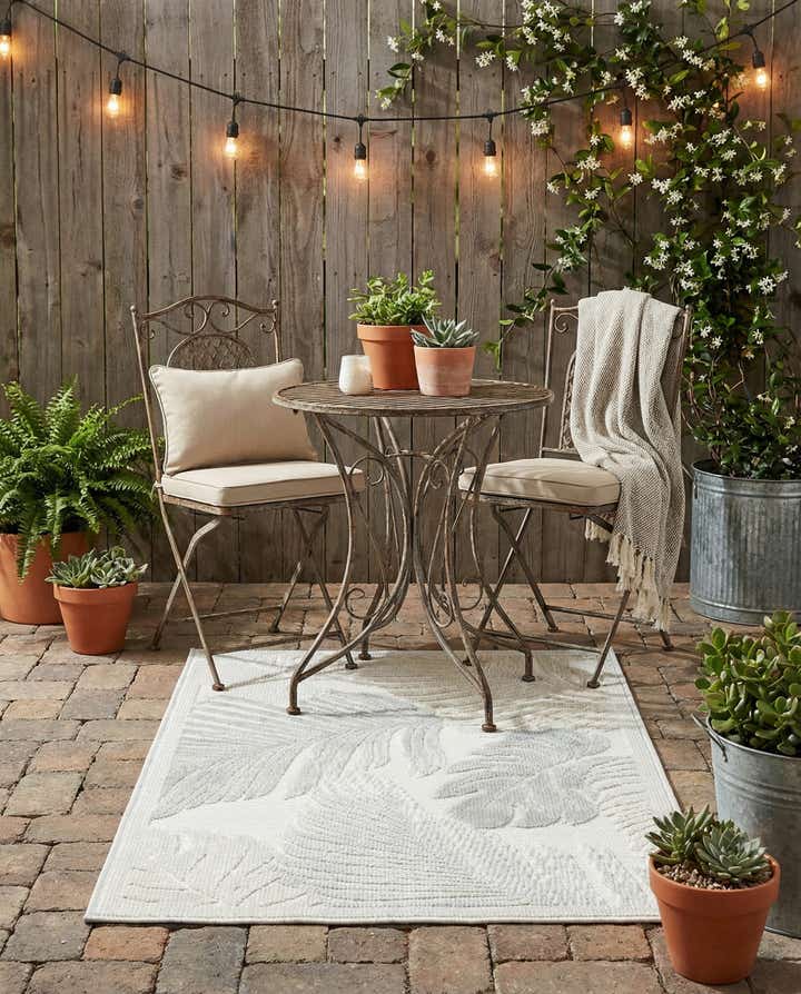 2' 2 x 3' Easy-Clean Botanical Indoor / Outdoor Rug