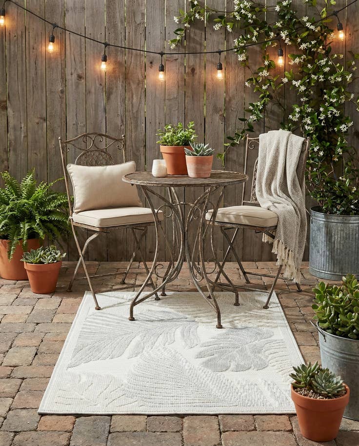 Detail image of 2' 2 x 3' Easy-Clean Botanical Indoor / Outdoor Rug
