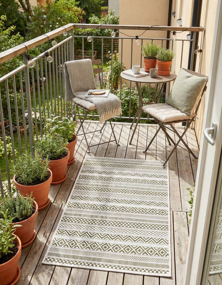 Detail image of 2' x 3'  Washable Striped Indoor / Outdoor Rug