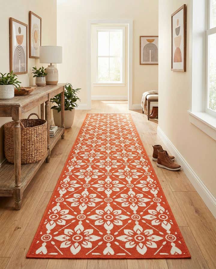 2' 7 x 10' Easy-Clean Trellis Indoor / Outdoor Runner Rug