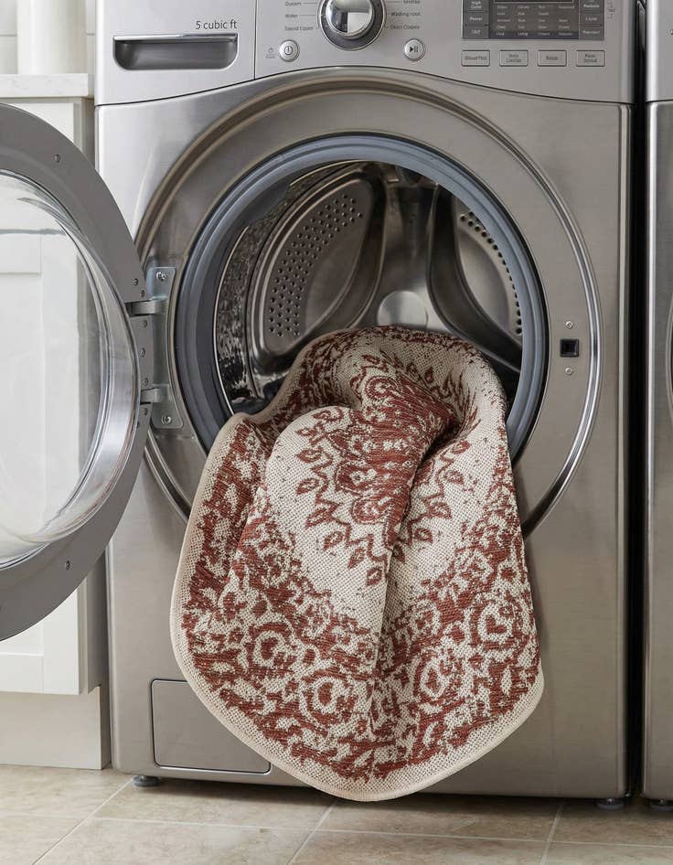 Detail image of  3' x 3'  Washable Traditional Indoor / Outdoor Round Rug