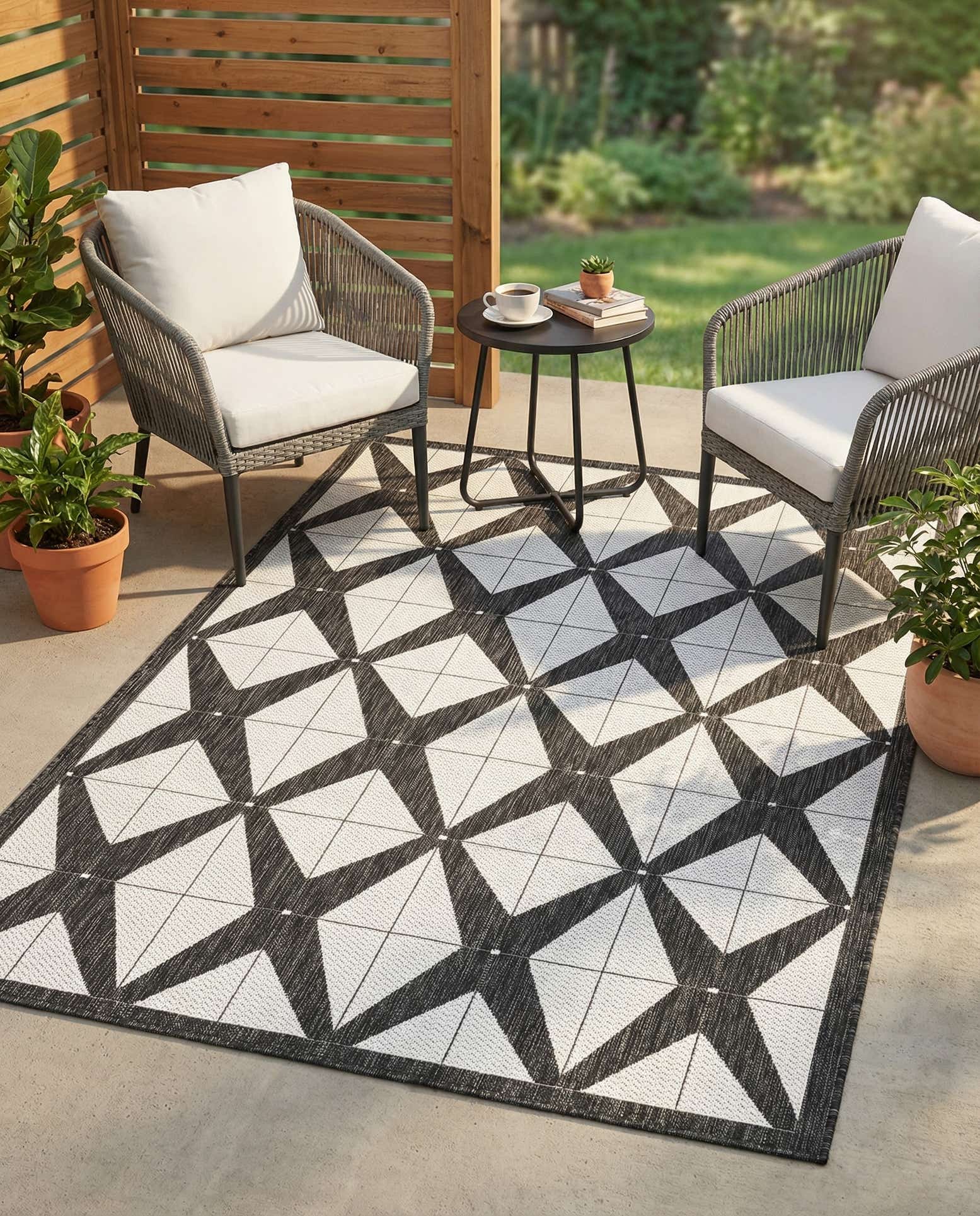 5' 3 x 8' Easy-Clean Modern Indoor / Outdoor Rug