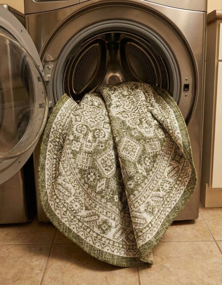 Detail image of 5' 3 x 5' 3  Washable Aztec Indoor / Outdoor Round Rug