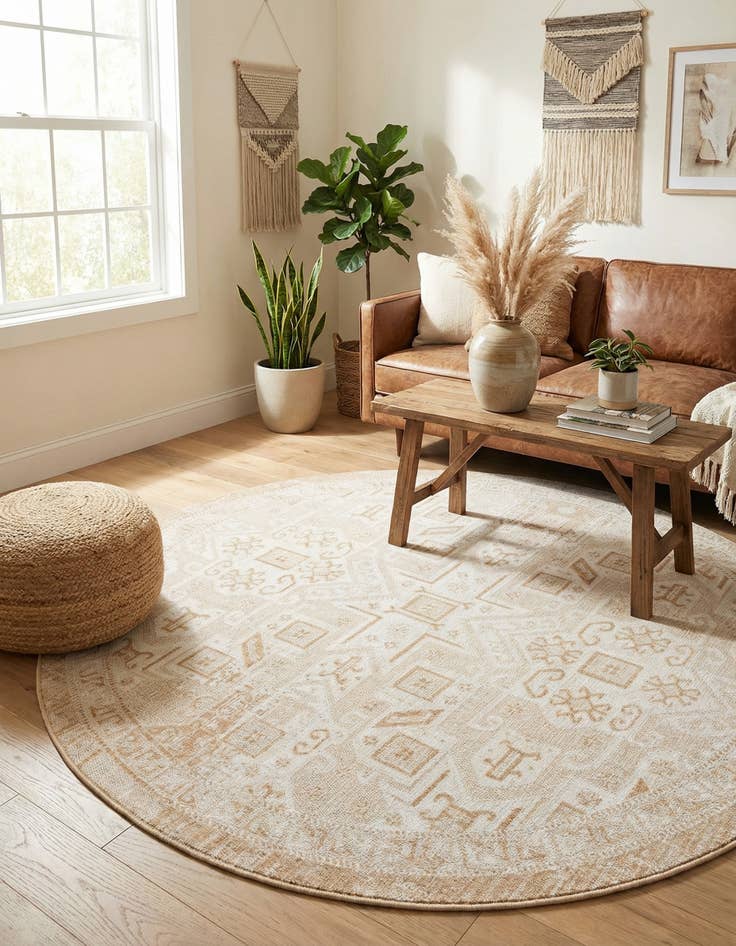 Detail image of 7' 10 x 7' 10  Washable Aztec Indoor / Outdoor Round Rug