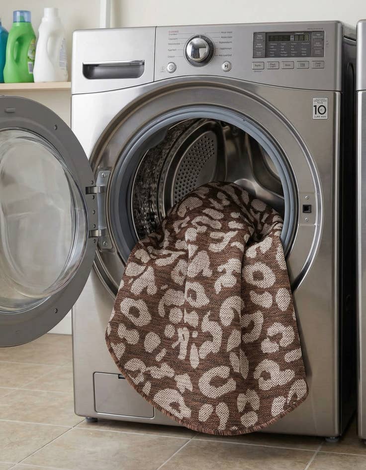 Detail image of 3' x 3'  Washable Safari Indoor / Outdoor Round Rug