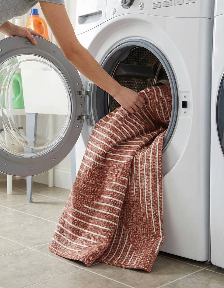 Detail image of  4' x 6'  Washable Modern Indoor / Outdoor Rug