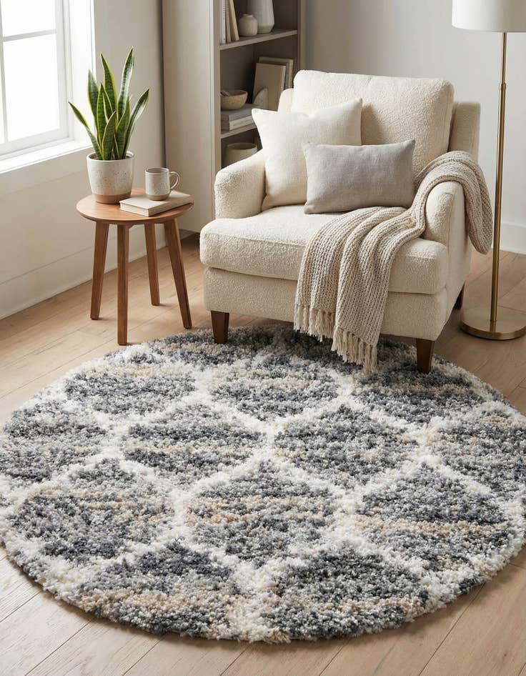 Detail image of 5' x 5' Lagom Shag Round Rug