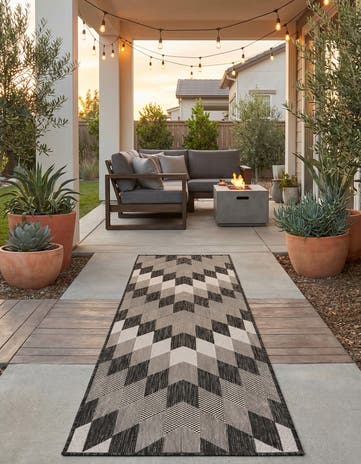 2' x 8' Easy-Clean Modern Indoor / Outdoor Runner Rug