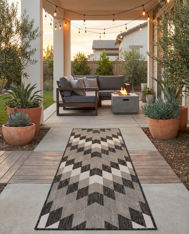 2' x 8' Easy-Clean Modern Indoor / Outdoor Runner Rug