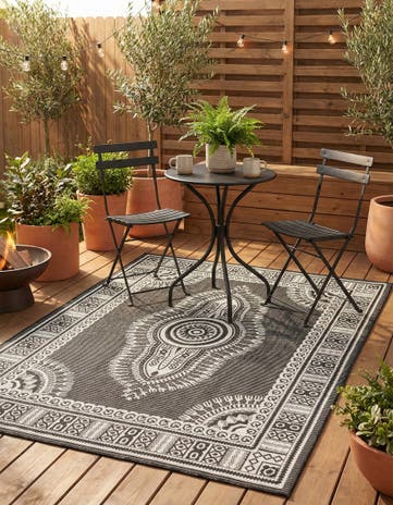 5' 3 x 7' Easy-Clean Traditional Indoor / Outdoor Rug