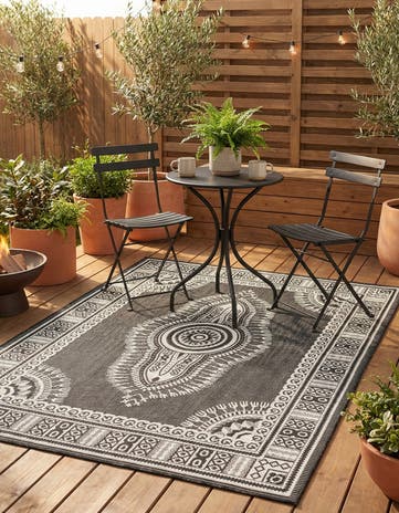 5' 3 x 7' Easy-Clean Traditional Indoor / Outdoor Rug