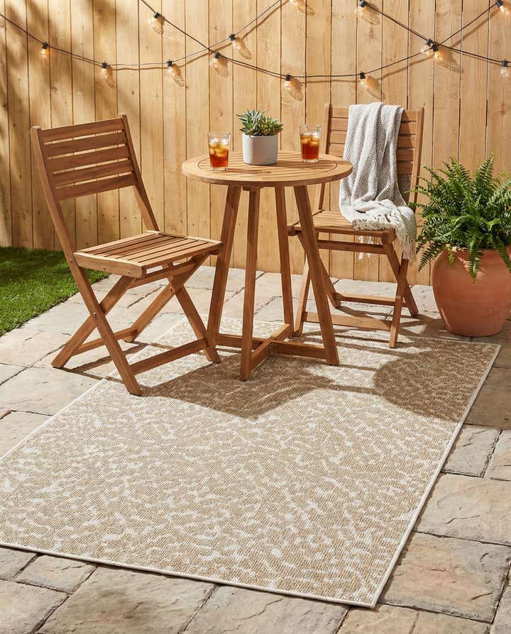 4' 1 x 6' 1 Easy-Clean Safari Indoor / Outdoor Rug