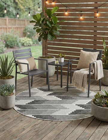 4' 1 x 4' 1 Easy-Clean Modern Indoor / Outdoor Round Rug