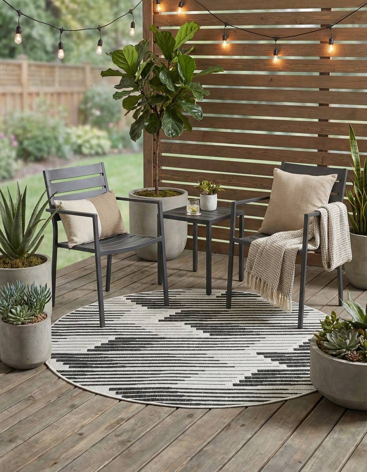 Detail image of 4' 1 x 4' 1 Easy-Clean Modern Indoor / Outdoor Round Rug