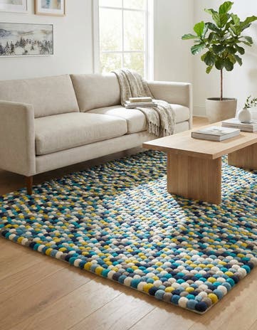 6' 1 x 9' Hand Woven Felt Ball Wool Rug