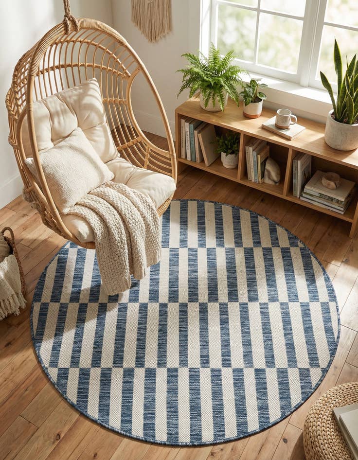 Detail image of 4' x 4'  Washable Striped Indoor / Outdoor Round Rug