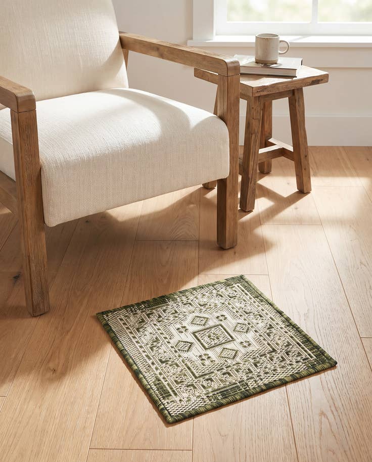 Detail image of 1' 4 x 1' 4 Easy-Clean Aztec Indoor / Outdoor Sample Rug