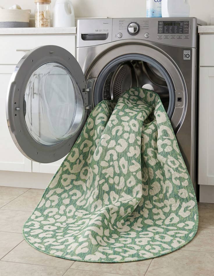 Detail image of  5' 3 x 8'  Washable Safari Indoor / Outdoor Oval Rug