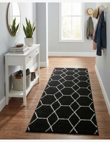 2' x 5' 3 Trellis Frieze Runner Rug