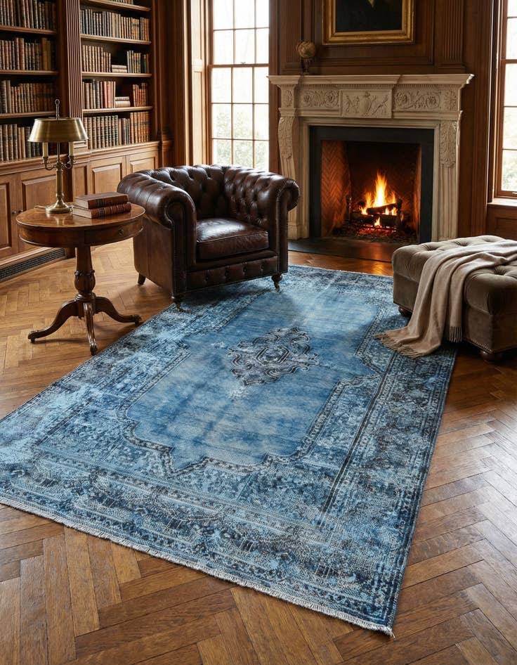 Detail image of 4' 6 x 7' 11 Vintage Royal Wool Rug